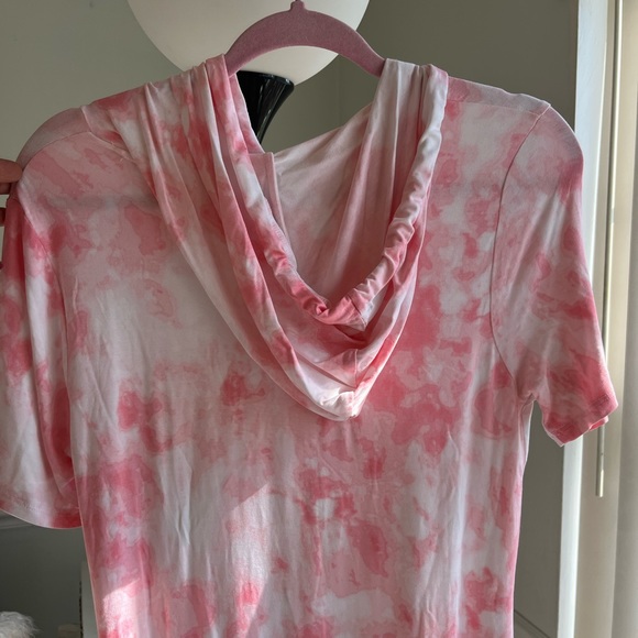 Michael Kors Pink & White Monogram Tie Dye Hooded Short Sleeve Dress - Picture 15 of 16